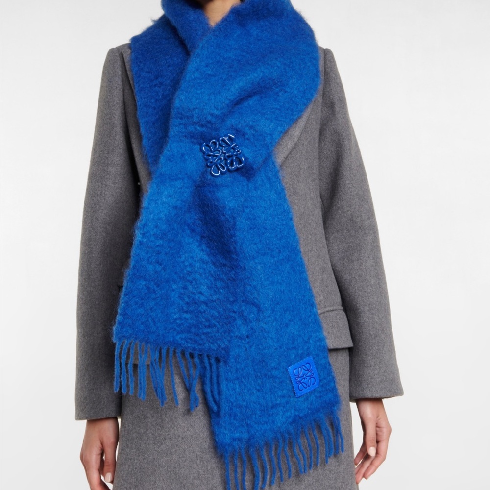 Loewe mohair scarf 🧣 with big brooch